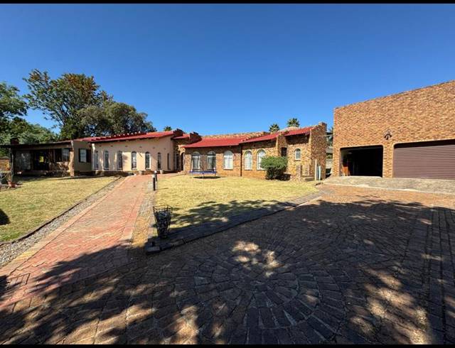 3 BEDROOM HOUSE FOR SALE IN EDLEEN EXT 03